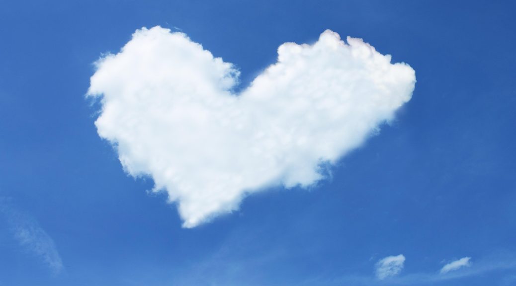 nuage cœur ciel bleu