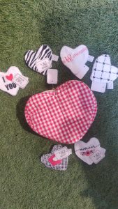 trousse et lingettes en forme de coeur cousues main pour Il etait un bois Pelissanne