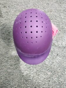 casque de vélo violet d'occasion pour il était un bois Pélissanne
